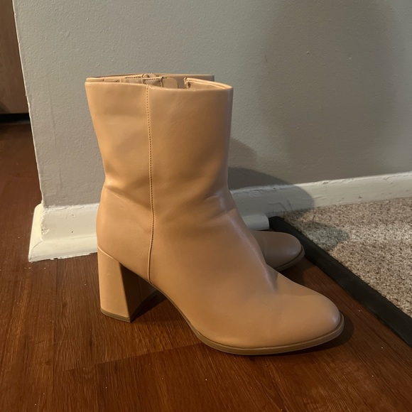 Women's Tan Ankle Boots - Picture 1 of 3